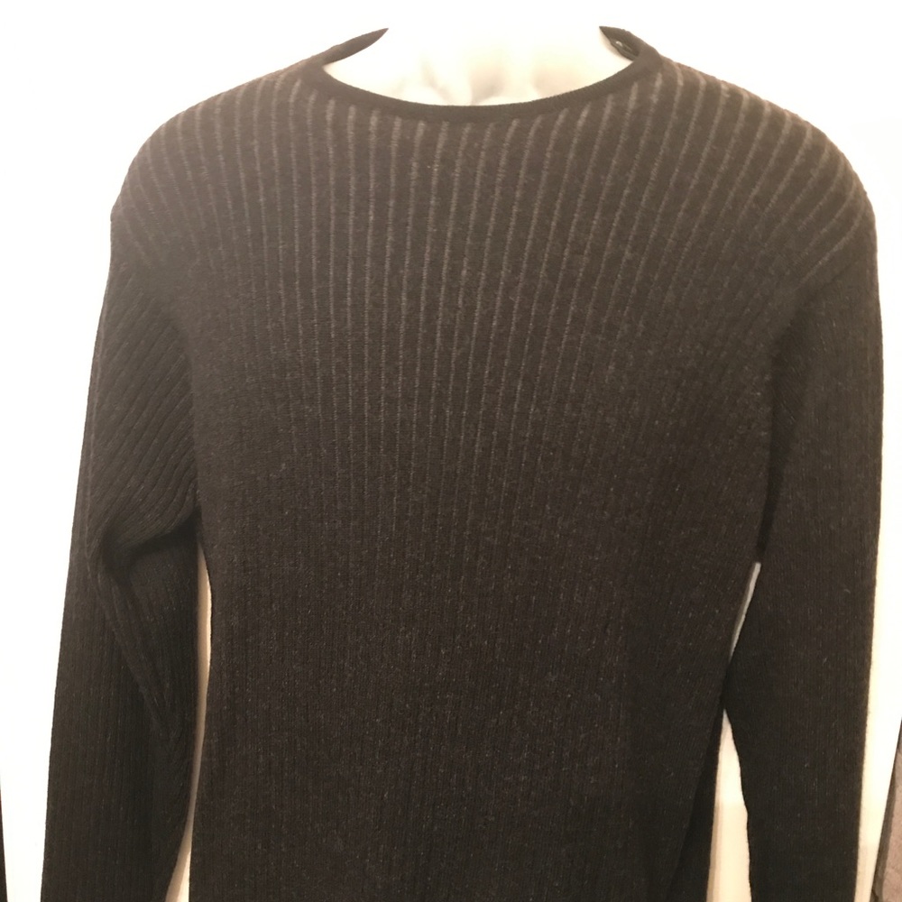 M Md Brandini will sweater in excellent condition.