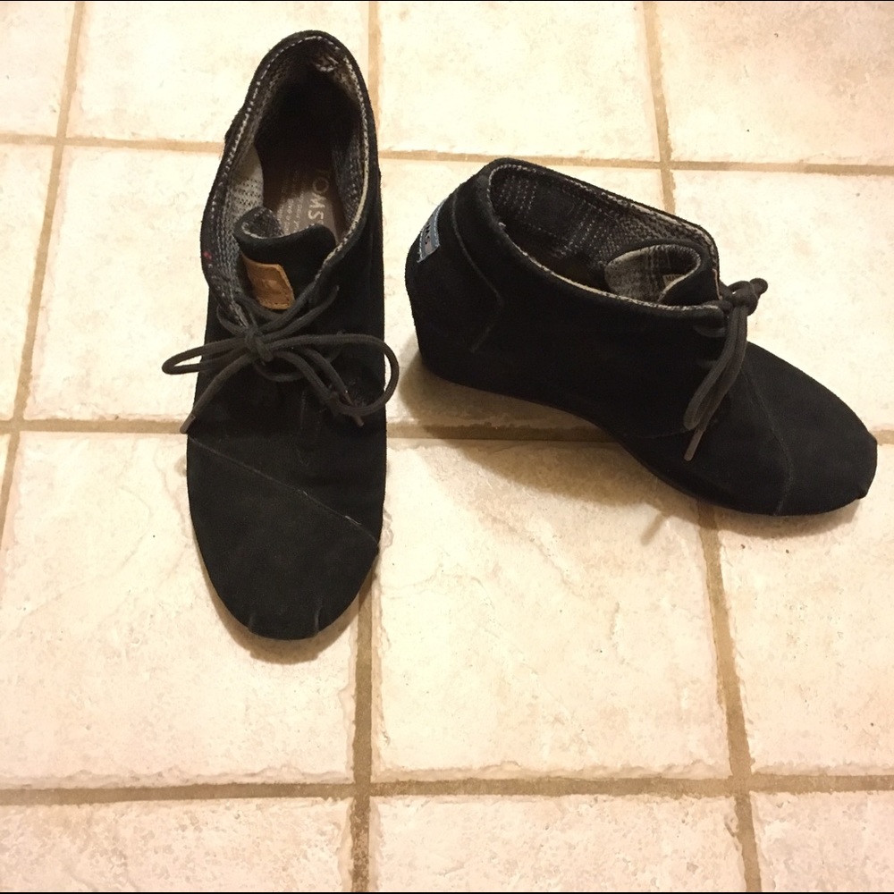 Toms Desert Suede Wedges