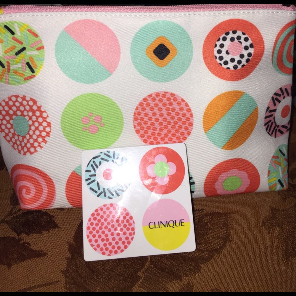 Clinique makeup bag, eyeshadow and blush set!