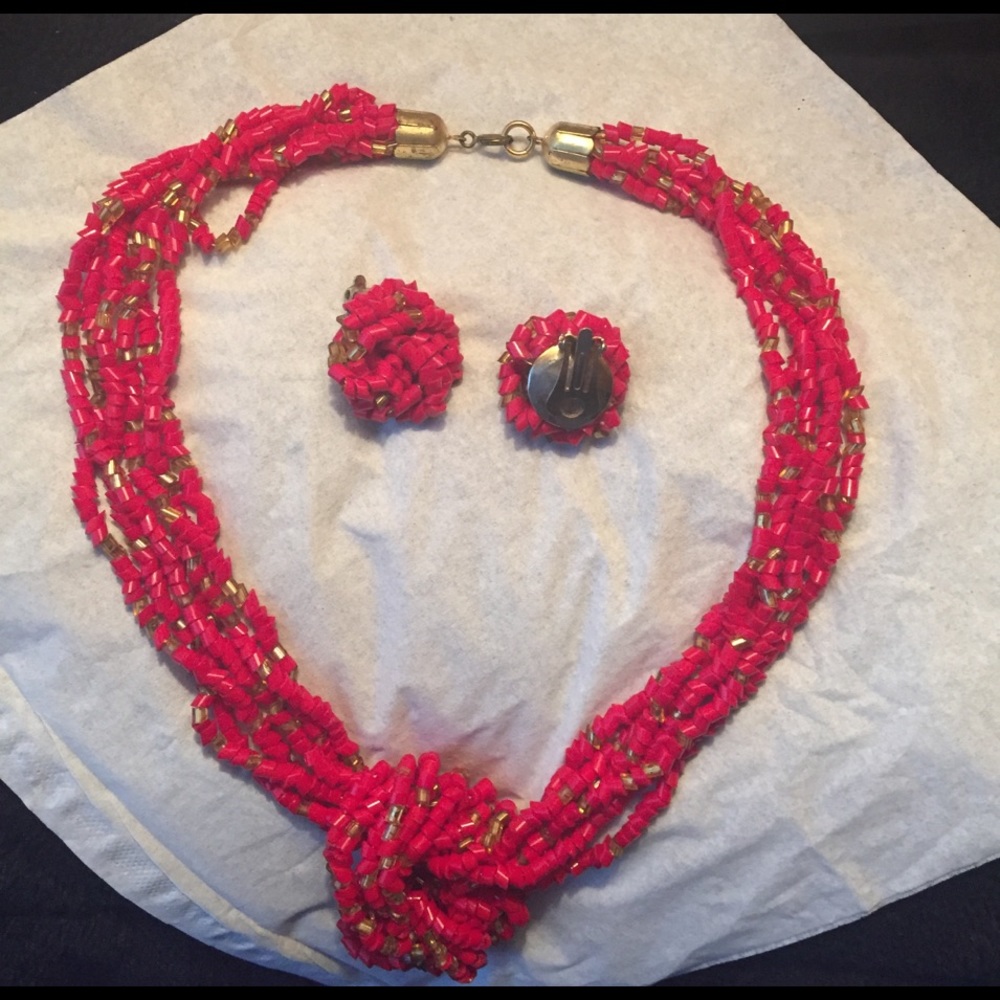 💥💥💥Reduced! Red necklace/ earrings💥💥🌸🌸