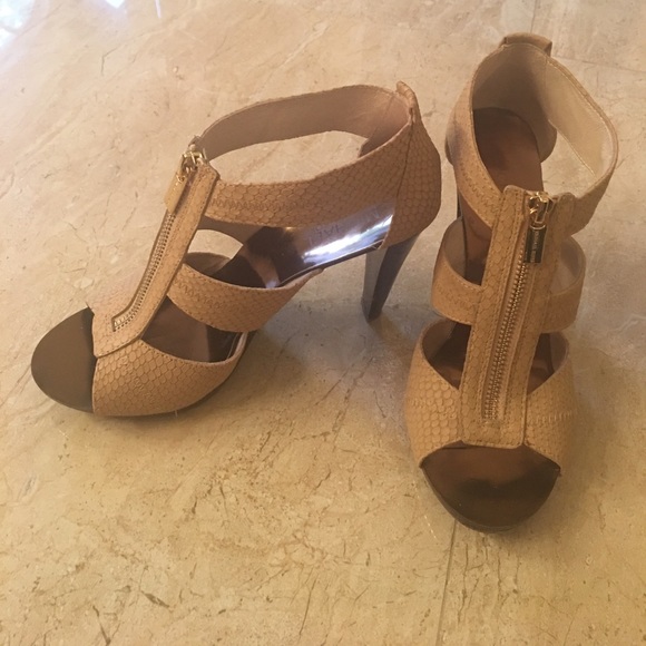 MICHAEL Michael Kors Shoes - Michael Kors nude metallic bronze heels