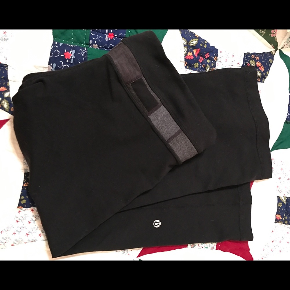 Lululemon Black Crop Yoga-type Capri