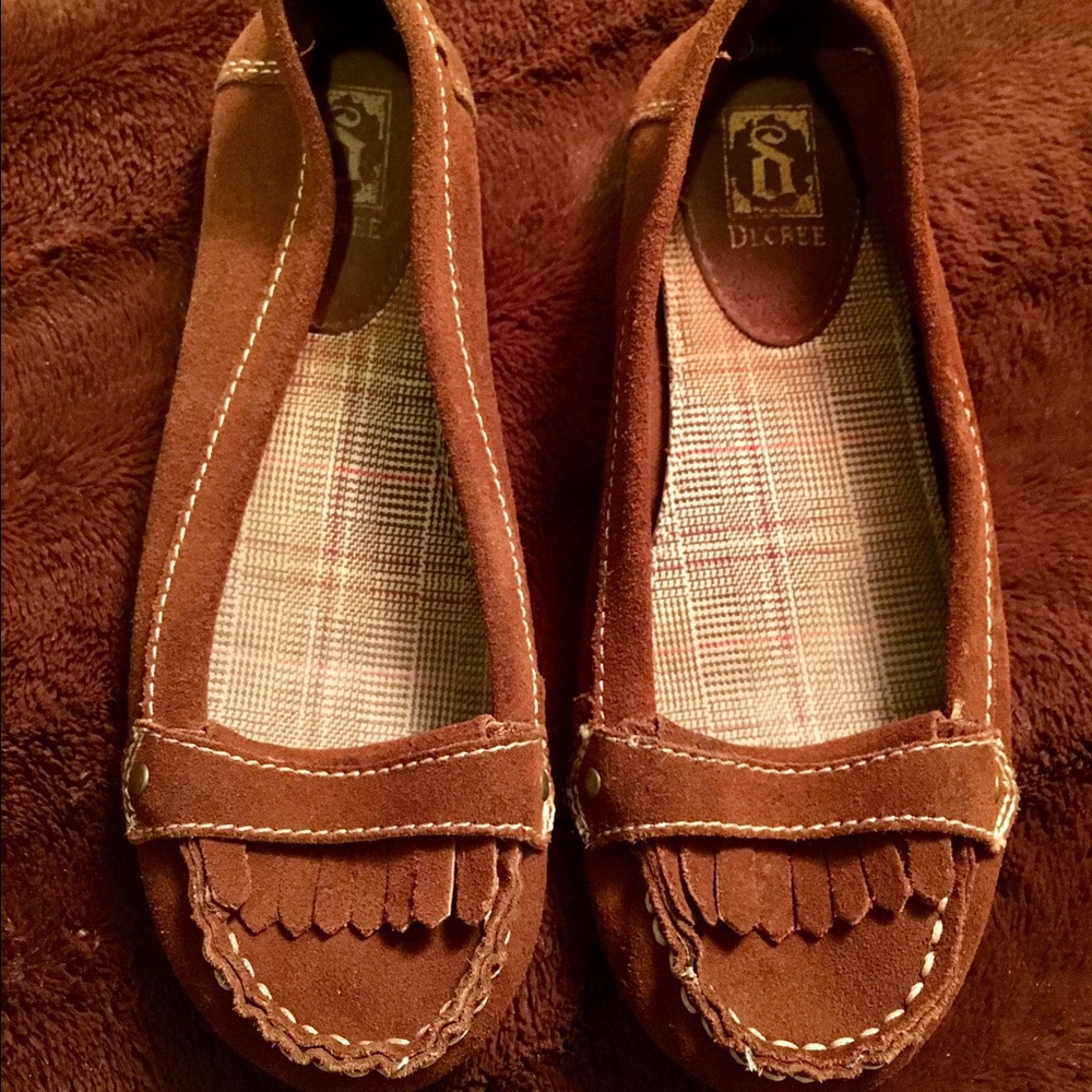 DECREE leather flats great condition !