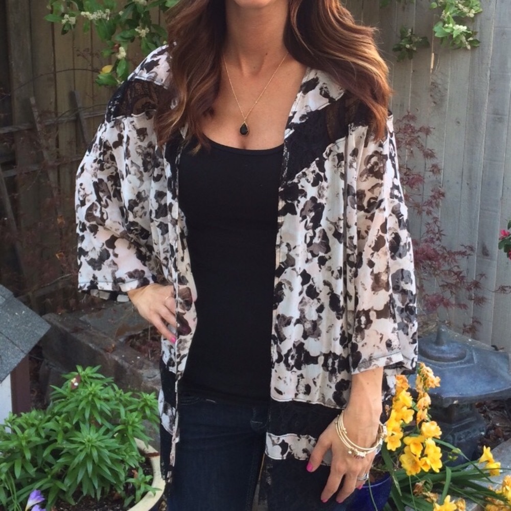 ‼️PRICE DROP TODAY‼️ NEW Cream & Black Floral Lace Kimono - Gorgeous!💝