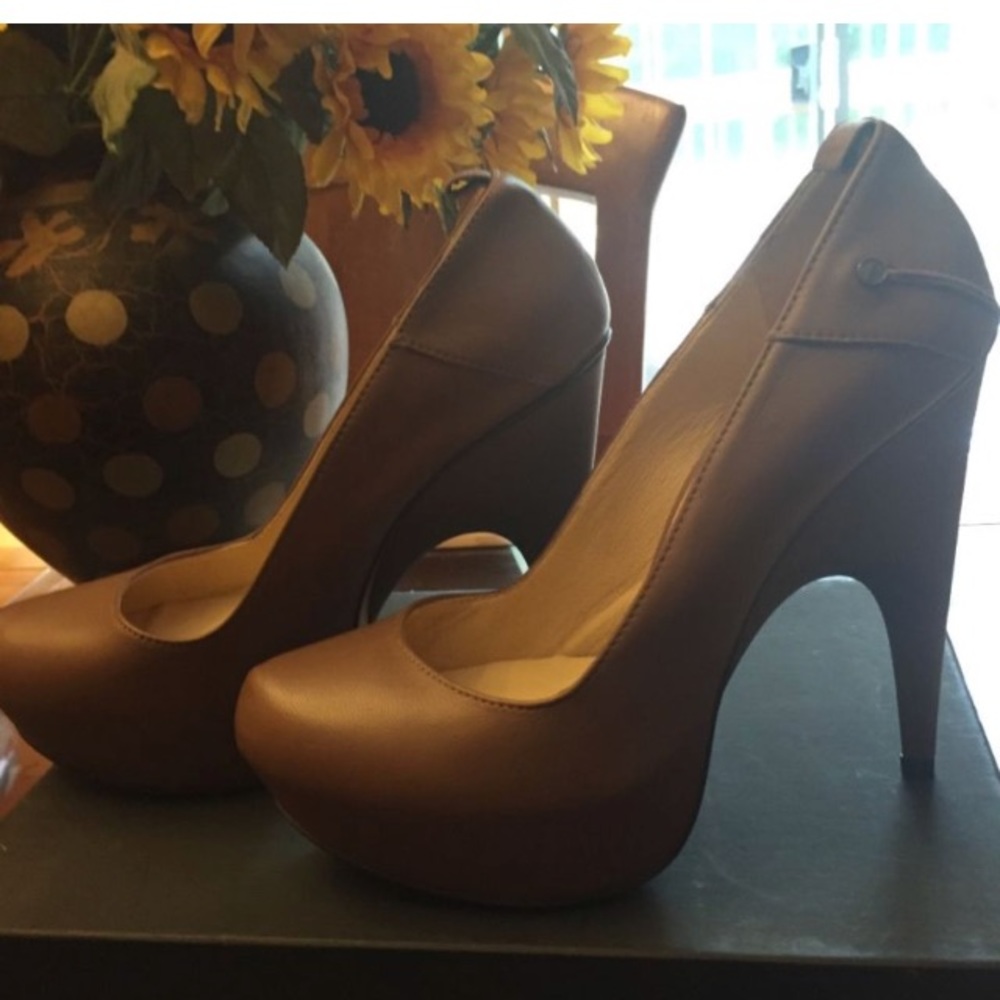 C'N'C' Costume National Pumps 9