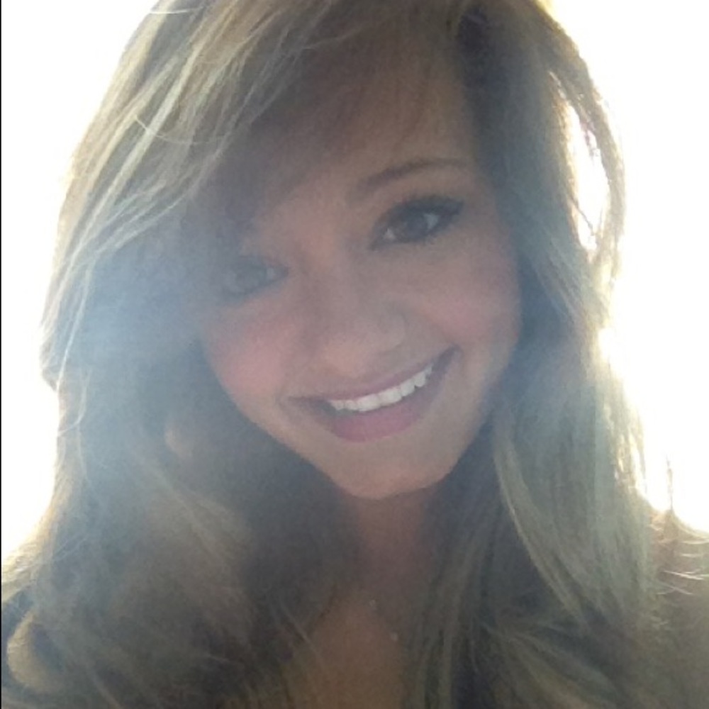 Meet your Posher/Buyer, Jennifer