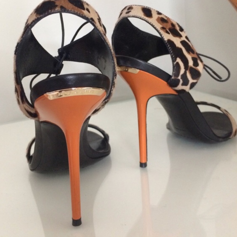 Burberry Heels - Picture 2 of 3
