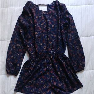 navy floral romper 🌱