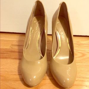 Jessica Simpson Nude pump - SIZE 4