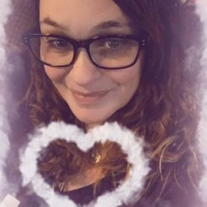 Meet your Posher, Lorisa