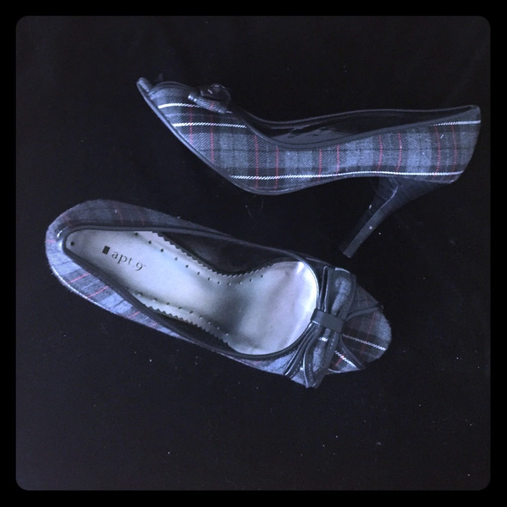 Plaid pumps