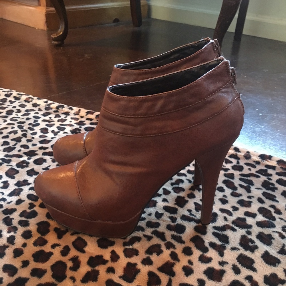 Platform Gomax short boots size 8 1/2