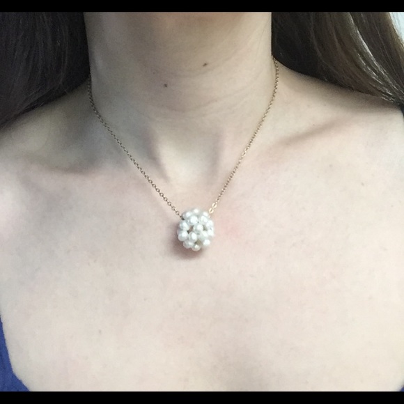 Pearl cluster necklace - Picture 3 of 3