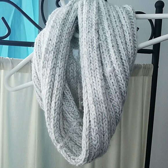 Scarf - Picture 3 of 4