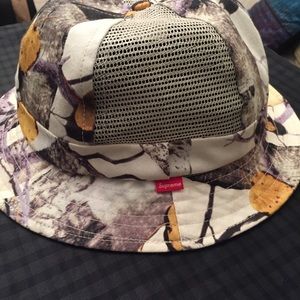 Meet your Posher, Akin