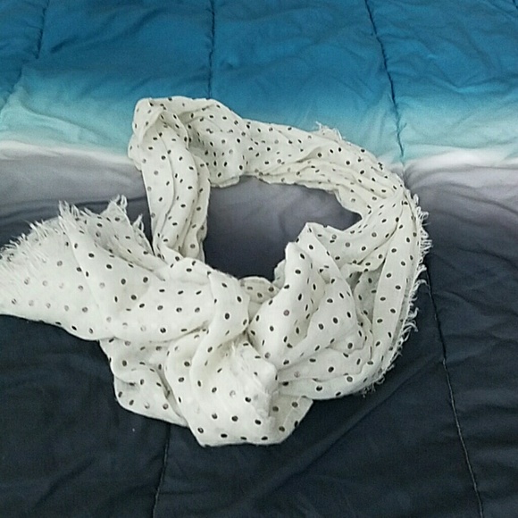 Beautiful scarf - Picture 3 of 3