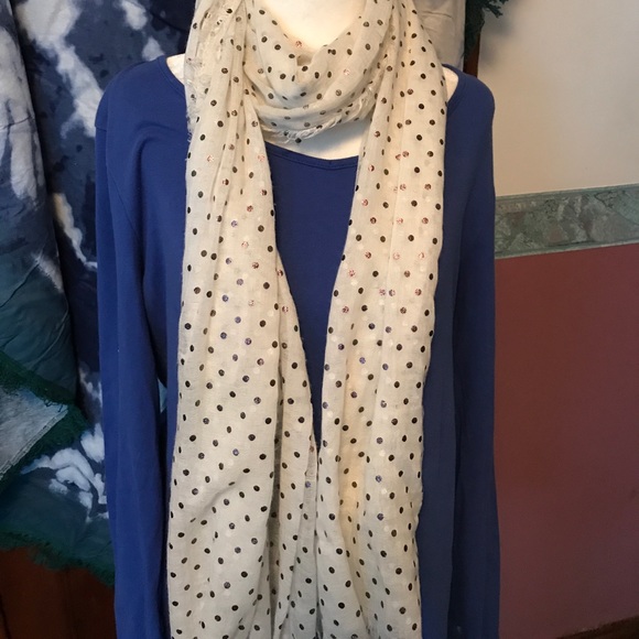 Beautiful scarf - Picture 2 of 3