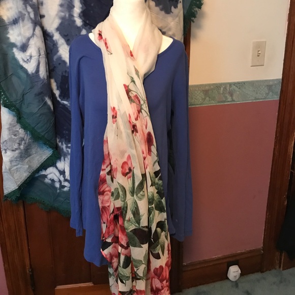 Scarf - Picture 2 of 3