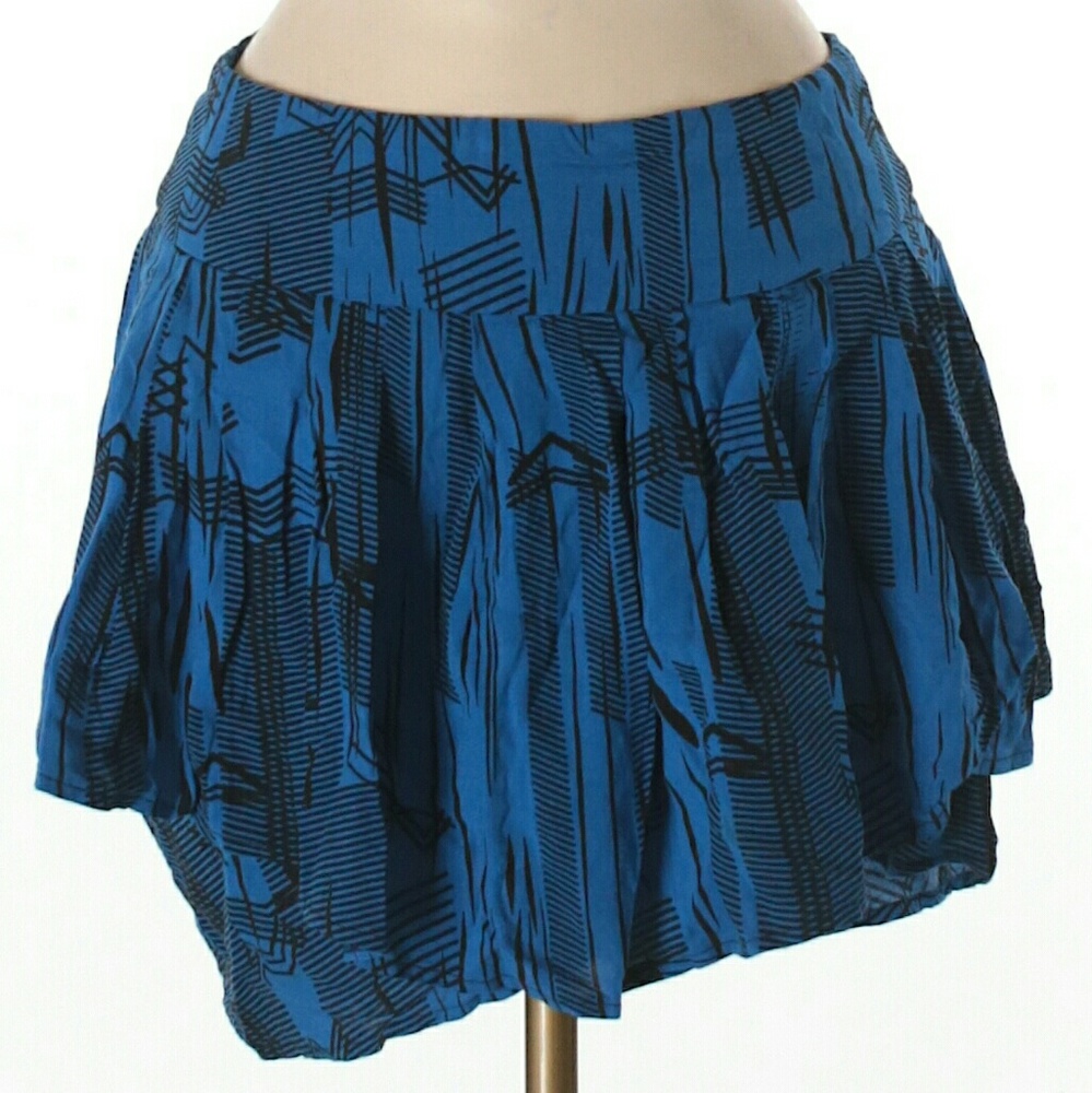 Ecote
Casual Skirt
Size 6