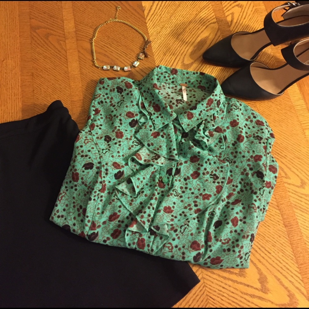 Beautiful Free People Ruffle Blouse!