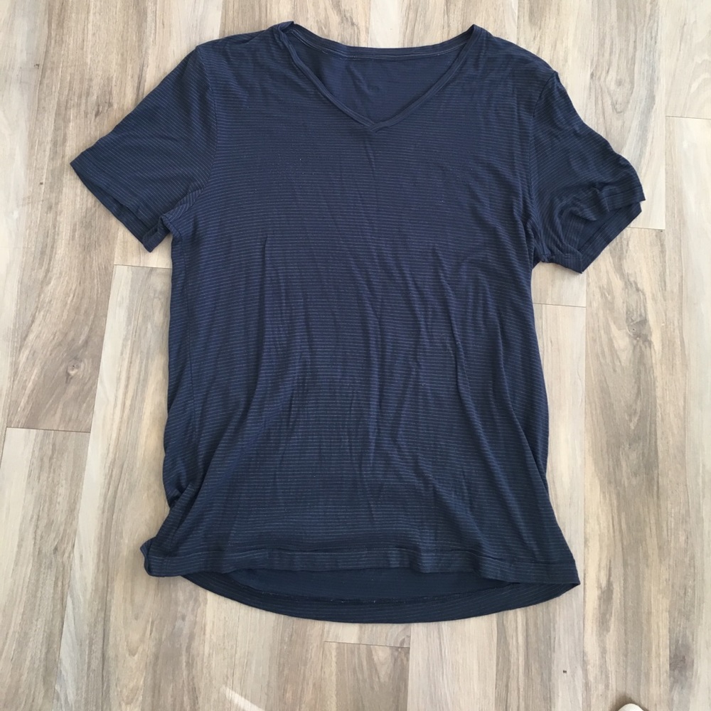 🍋🍋 Lululemon men's v-neck