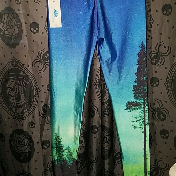 Lotus Leggings Growing Trees into the Stars !! NWT - Picture 3 of 4
