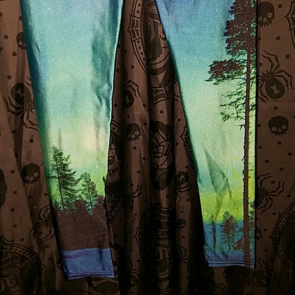 Lotus Leggings Growing Trees into the Stars !! NWT - Picture 4 of 4