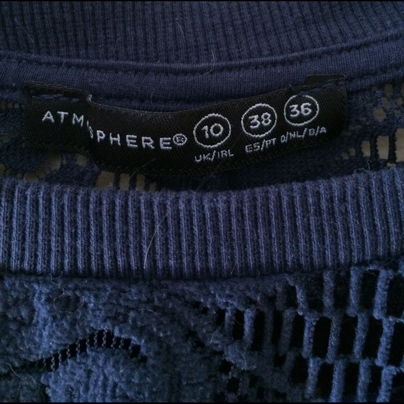 🎉HP🎉Atmosphere patterned lace top size 10 - Picture 4 of 6