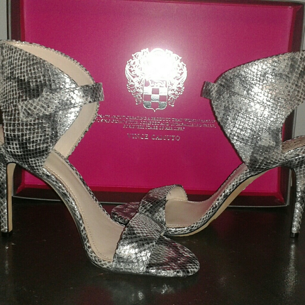 NEW AUTHENTIC VINCE CAMUTO "TARMA" HEELS
