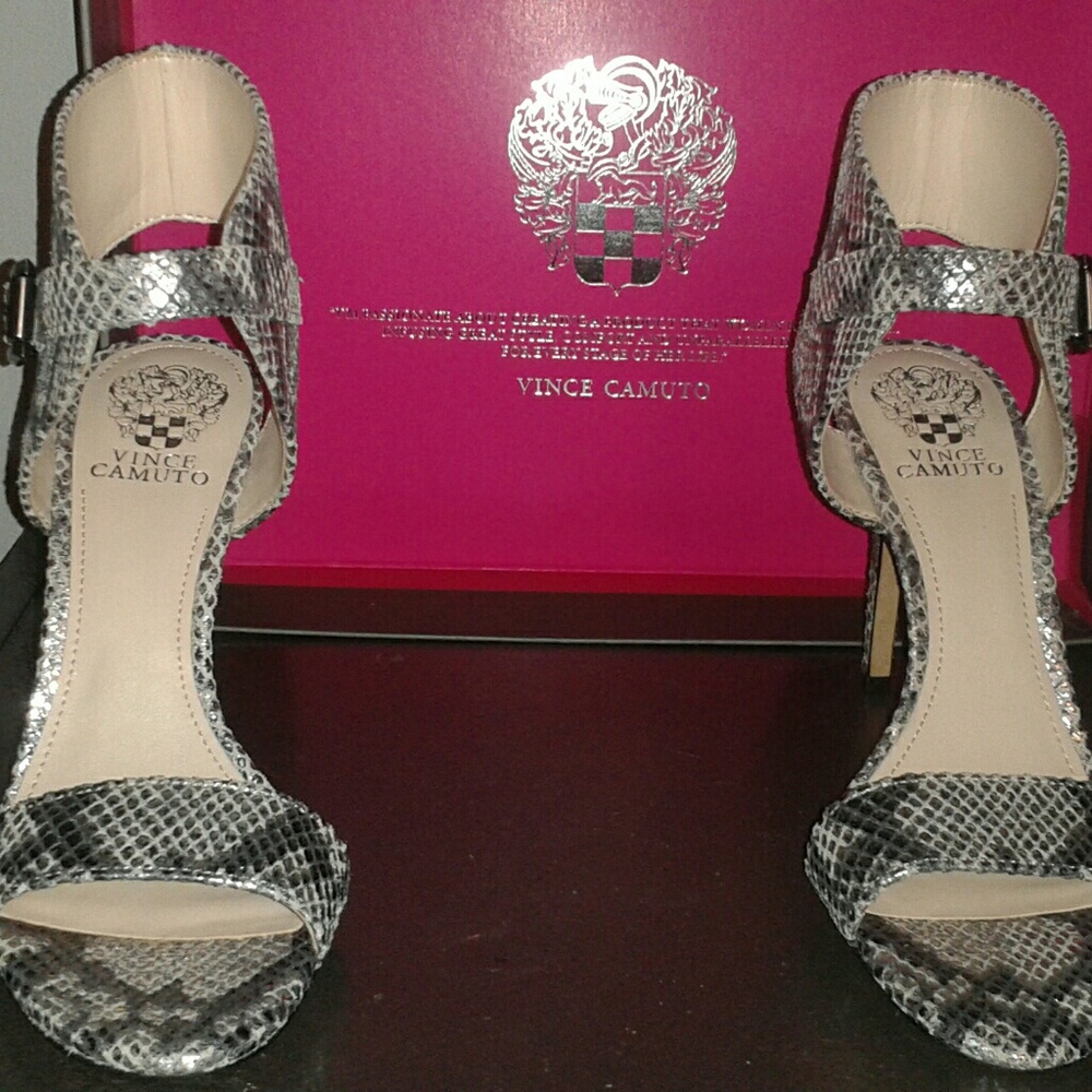 NEW AUTHENTIC VINCE CAMUTO "TARMA" HEELS - Picture 2 of 5