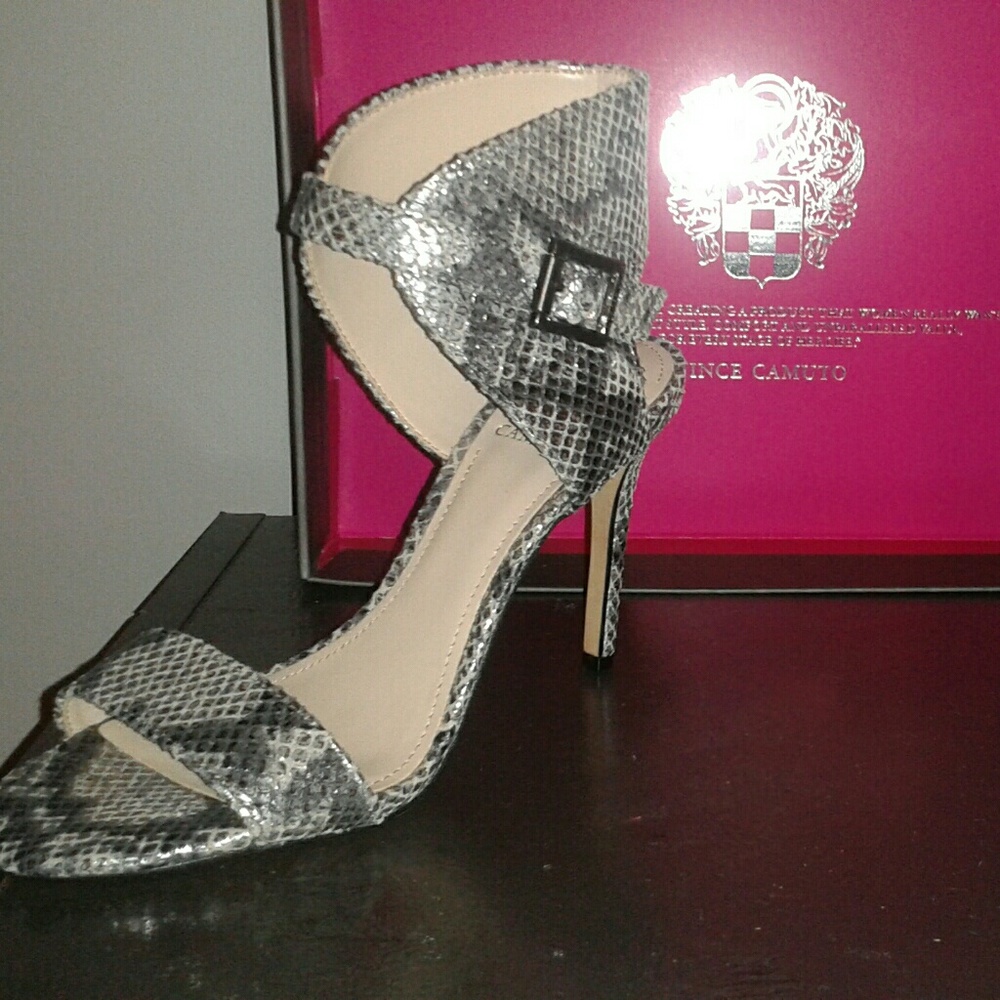 NEW AUTHENTIC VINCE CAMUTO "TARMA" HEELS - Picture 4 of 5