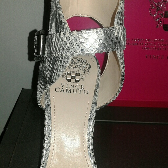 NEW AUTHENTIC VINCE CAMUTO "TARMA" HEELS - Picture 5 of 5