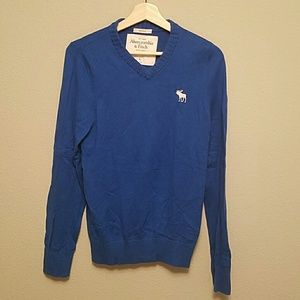 Long-sleeved sweater