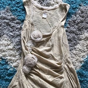 Anthropologie gold speck tank with floral detail