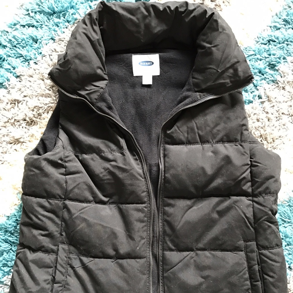 Old navy puffer vest with pockets