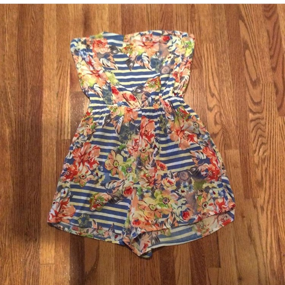 Strapless floral romper!