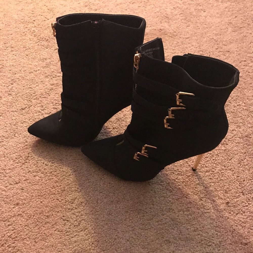 Heeled boots- 10