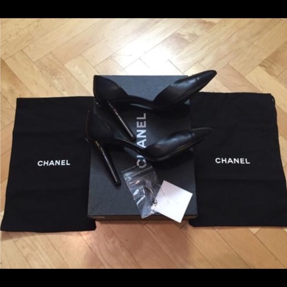 100% Authentic Chanel Lambskin Leather Pumps - Picture 4 of 6