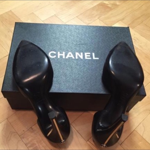 100% Authentic Chanel Lambskin Leather Pumps - Picture 6 of 6