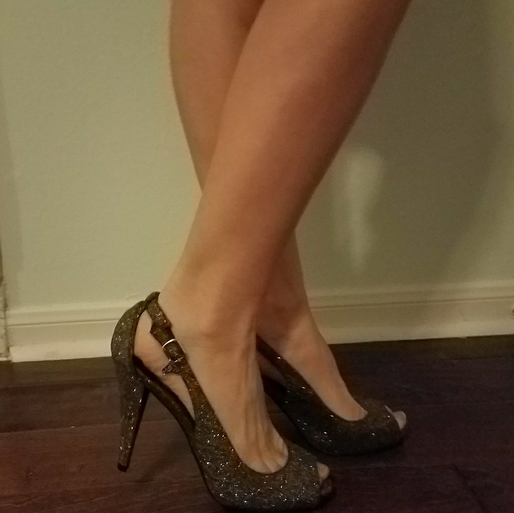 STUNNING Peep-Toe Heels