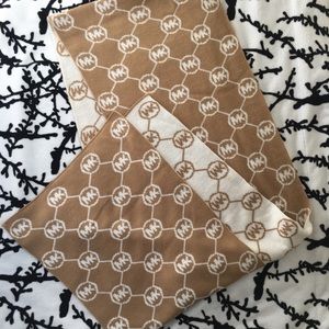 Michael KORS scarf