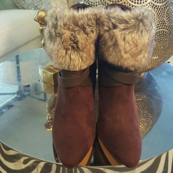 Express brown vegan suede fur cuffed booties - Picture 2 of 4