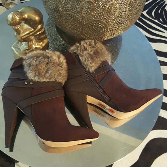 Express brown vegan suede fur cuffed booties - Picture 3 of 4