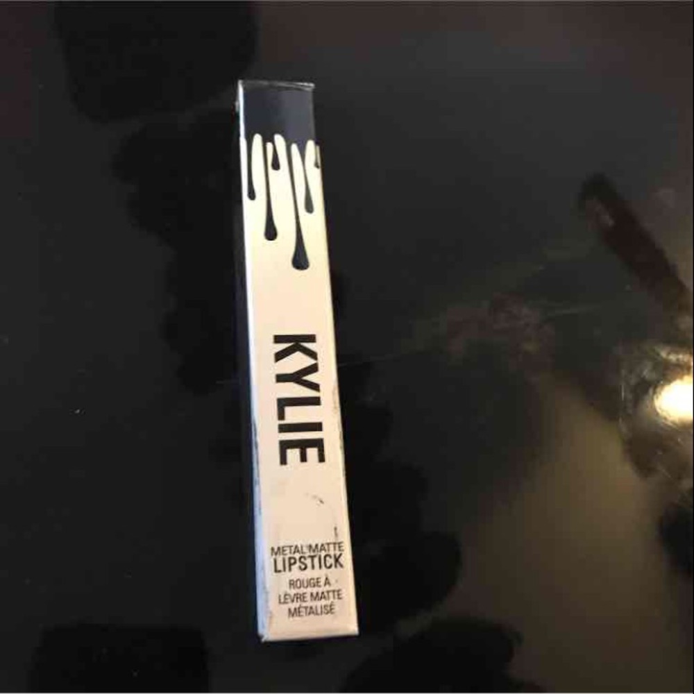 Kylie Jenner Metal Matte Lipstick - KyMajesty