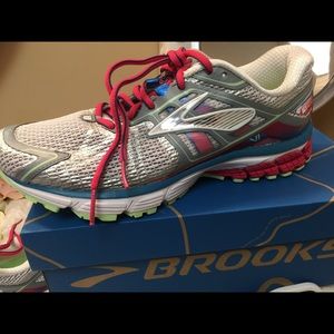 Brand New Brooks Ravenna 6 Running Shoe