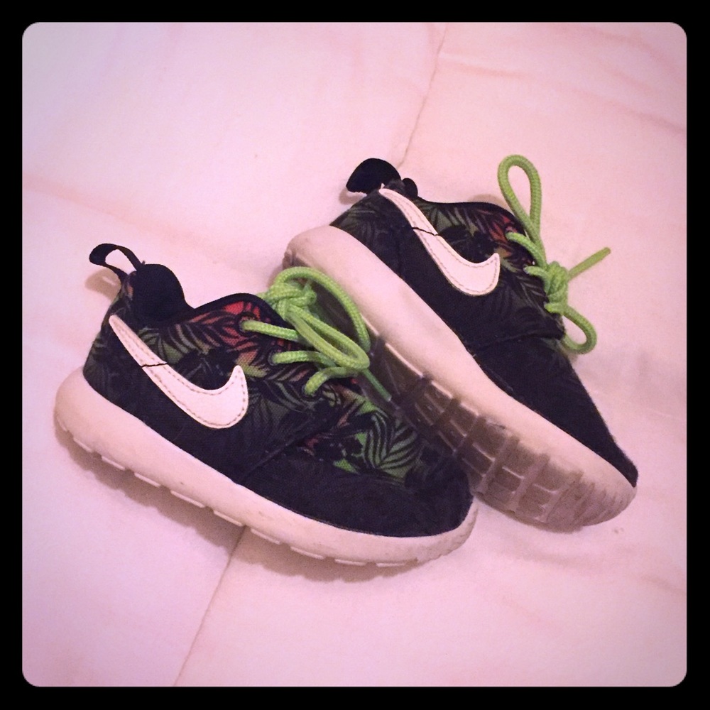 Toddler Nike Rosche size 5C
