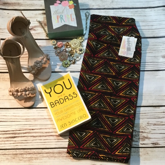 LuLaRoe Dresses & Skirts - Summer Saturday Sale NWT  Cassie large