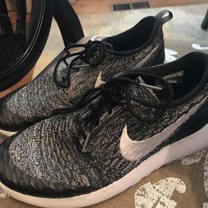 Nike Roshe One Flyknit ✨PERFECT COLOR COMBO✨