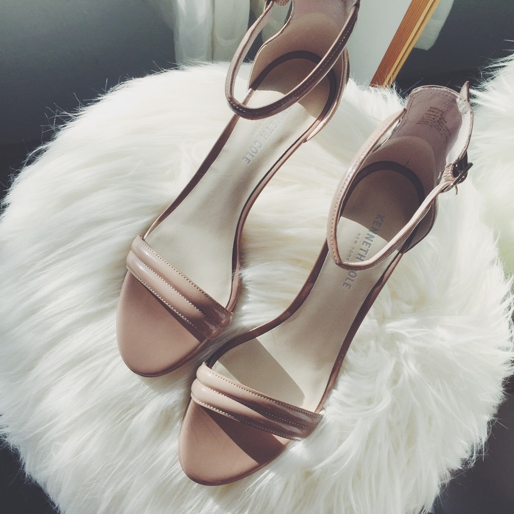 Kenneth Cole strap sandals