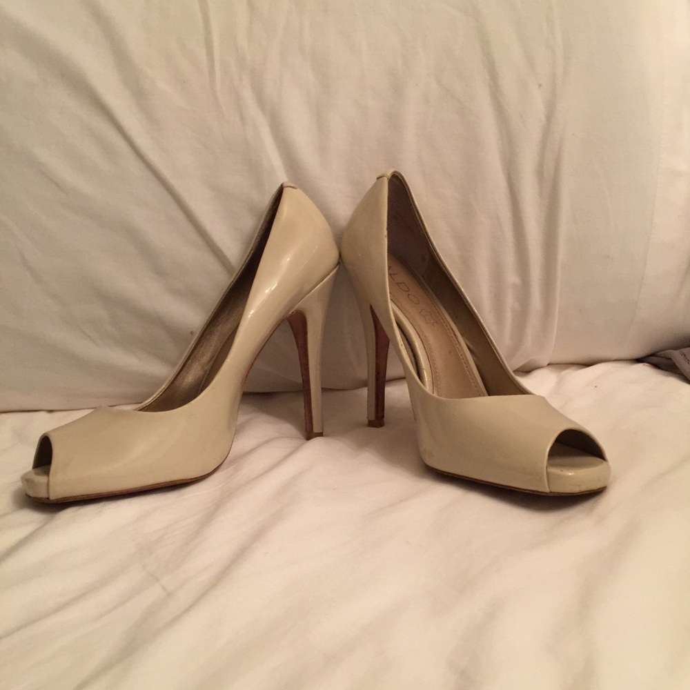 Aldo off white heals